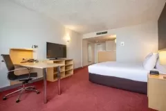 Desk Space in King Room at Holiday Inn Melbourne Airport