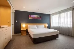 Suite Bed at Holiday Inn Melbourne Airport