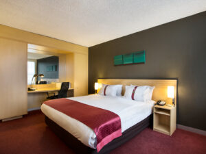 Holiday Inn Melbourne Airport 1 Queen Bed Accessible Room