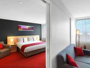 Holiday Inn Melbourne Airport 1 King Bed Suite on High Floor
